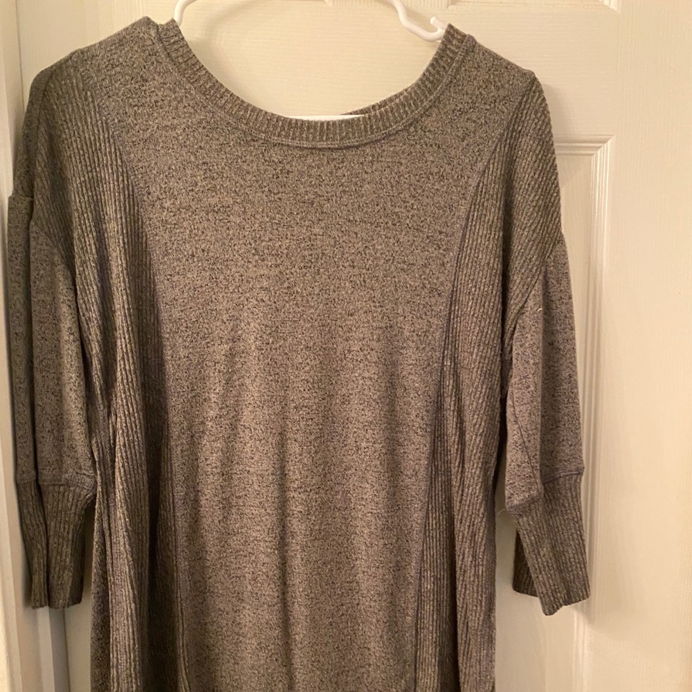 MAURICES 3/4 Sleeve Split Hem Pullover